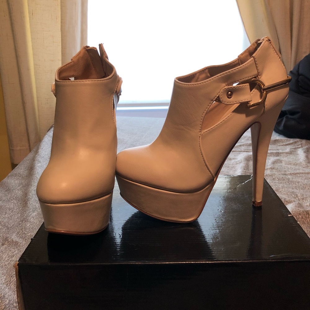 Anne Michelle Nude colored heels